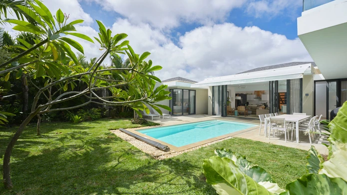 CONTEMPORARY VILLA AND ITS BUcolic GARDEN