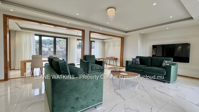 Contemporary 4-Bedroom House with Private Pool for Rent in Flic en Flac