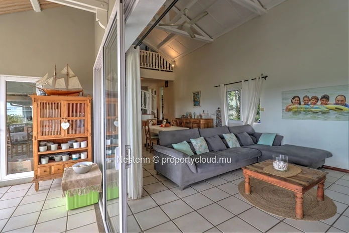 Villa cosy et familiale de 5 chambres avec vue incroyable sur la mer et les montagnes.