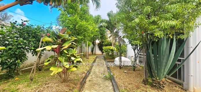Charming furnished and equipped villa of 250 m² on a plot of 116 toises, located in Péreybère