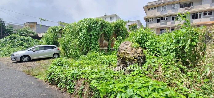 Exceptional Plot of Land in Curepipe – Prime Location with Endless Potential!