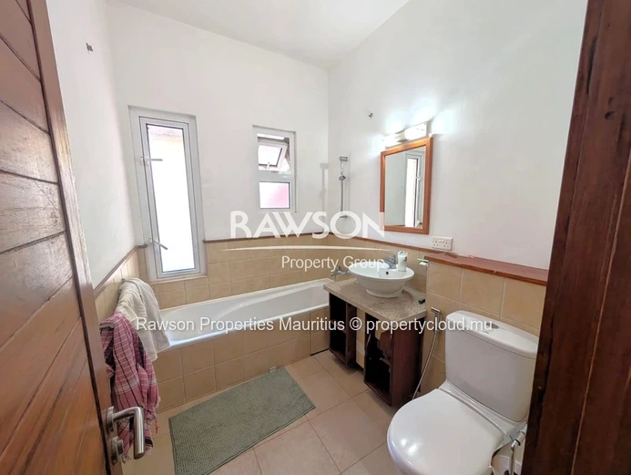 Penthouse De 2 Chambres À Deux Pas De La Plage | Bain Boeuf | Mur 45 000/Mois