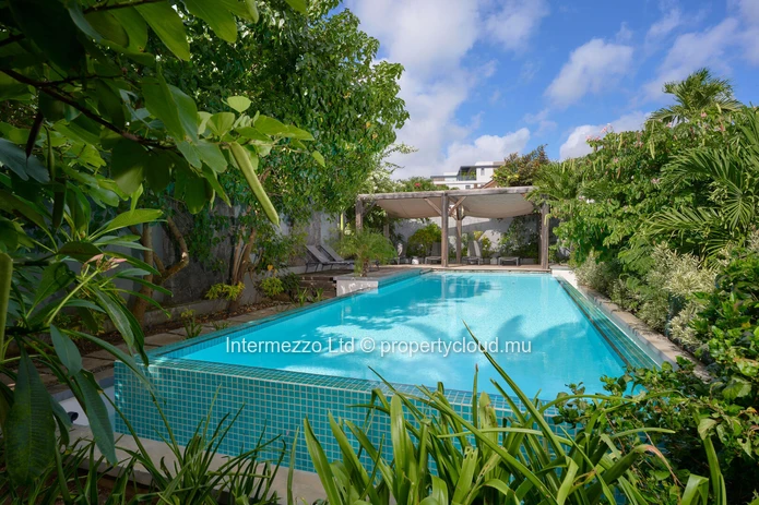 Appartement R+2 Pointe aux Canonniers — 131m², 3 chambres, piscine, meublé & équipé | Prix : 580 000 €