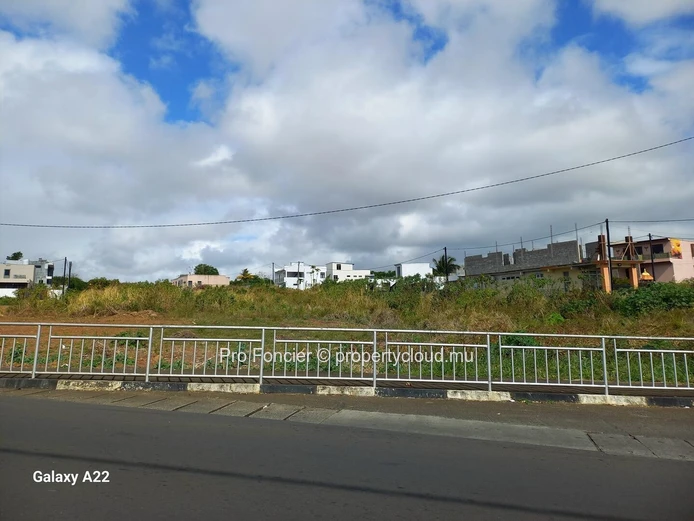 Land for sale in Quatre-Bornes - Prime land for commercial development.