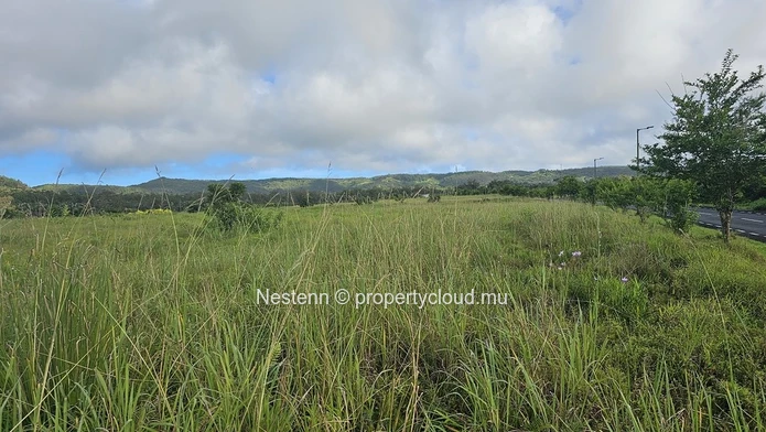 Superbe terrain résidentiel de 4 600 m² 