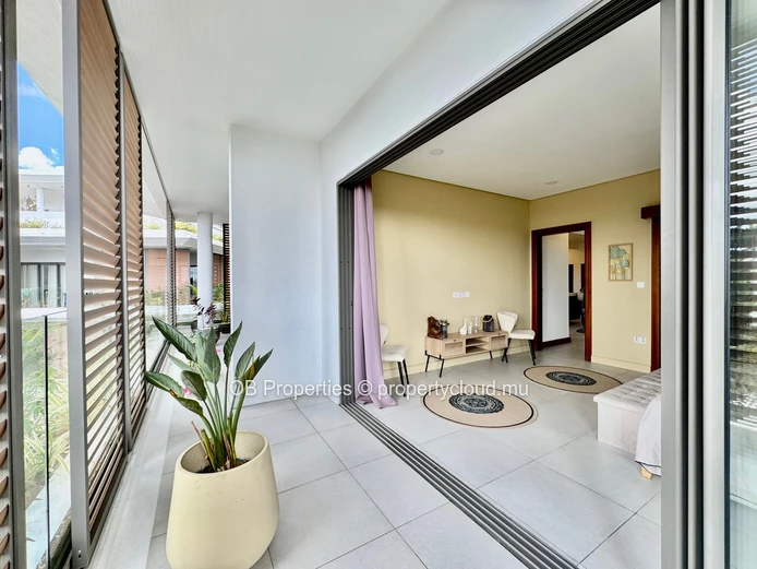 Exceptional 3-Bedroom Apartment with Sea View