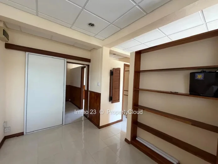Bureau - 70m2 - Quatre Bornes - Ref. BU84578LO