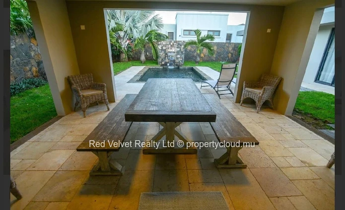 Villa meublée à louer à Balaclava, 260m², terrain de 844m², 3 chambres, air conditionné, balcon, plage, garage, proch...