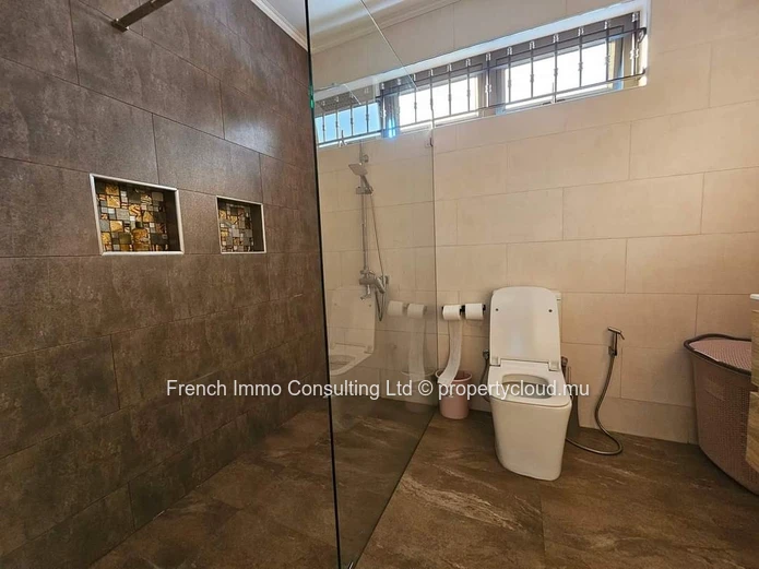 Villa 4 chambres, piscine , pereybere