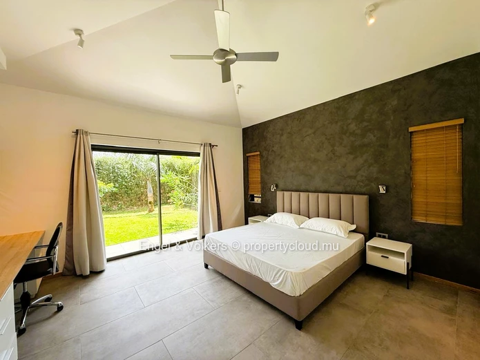 Luxury 4 bedroom Villa with garden and swimming pool for rent in Moka