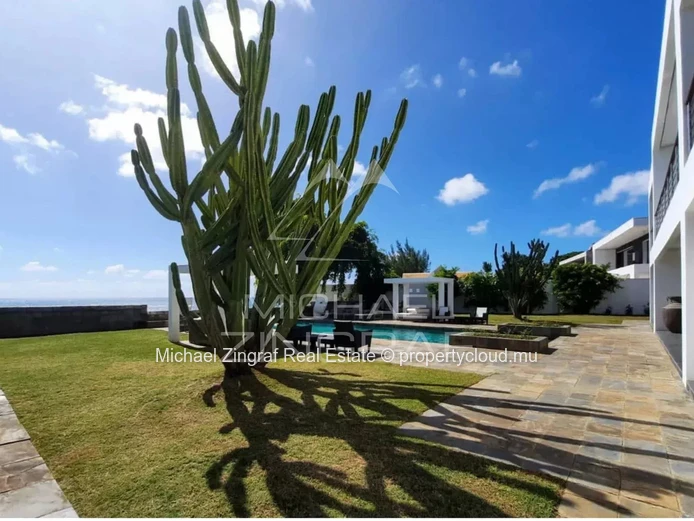 Mauritius – Exceptional 4-Bedroom Beachfront Villa with Panoramic Ocean Views in Pointe aux Canonniers