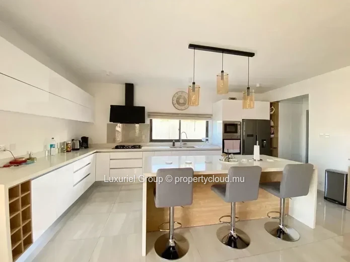 Your Private Oasis in Pereybère – Modern Villa with Pool and Garden