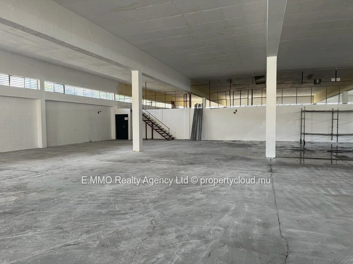 Warehouse for Rent in Coromandel, 2000m², featuring an exterior yard, secure parking, Price Rs 416,025.
