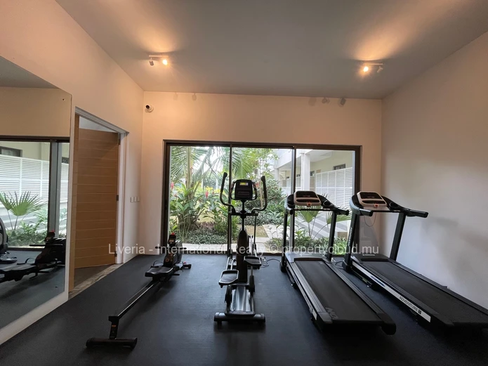 Élégant Appartement au Rez-de-Chaussée de 2 Chambres