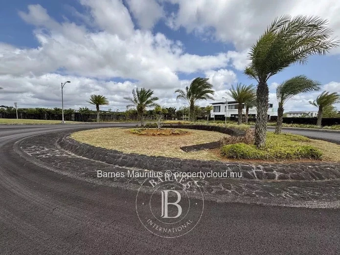 Côte d'Or / Highlands - Residential Plot of Land for Sale - 1,596.79 sqm