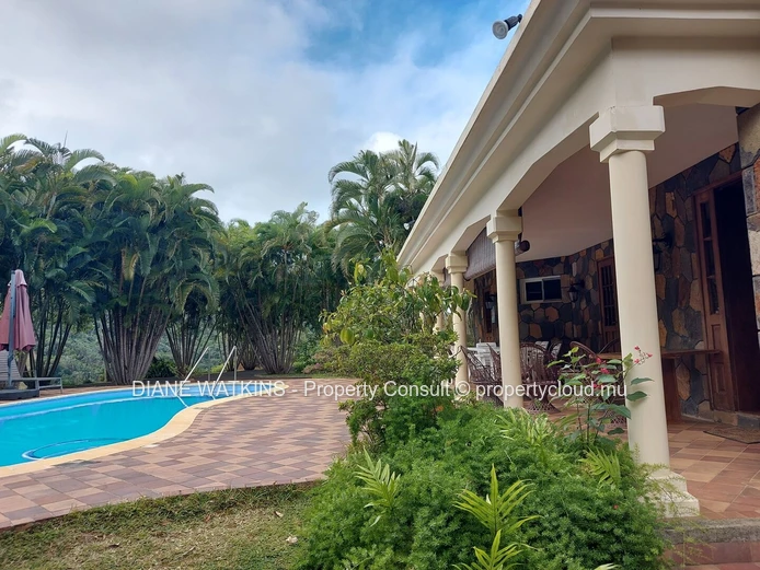 Exceptional villa for rent in Anse Jonchee in the middle of nature!