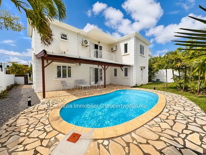 Family Villa With Swimming Pool And Garden