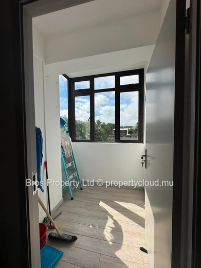 Rs | Modern & Furnished 2 Bedroom Apartment for Sale in Vandermesch, Rose Hill | 80 m2