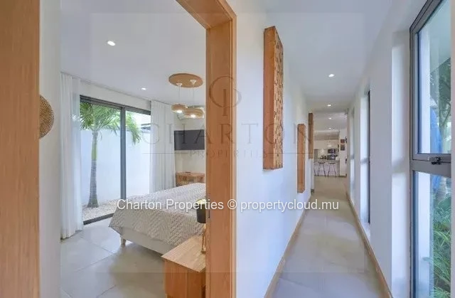 Villa de plain-pied de 4 chambres en suite avec studio indépendant et piscine privée
