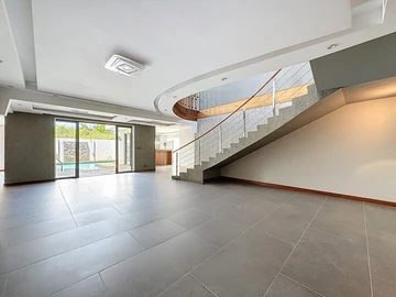 6 Bedroom House
