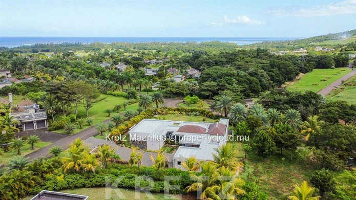 Entre réserve naturelle et golf : une villa contemporaine d'exception