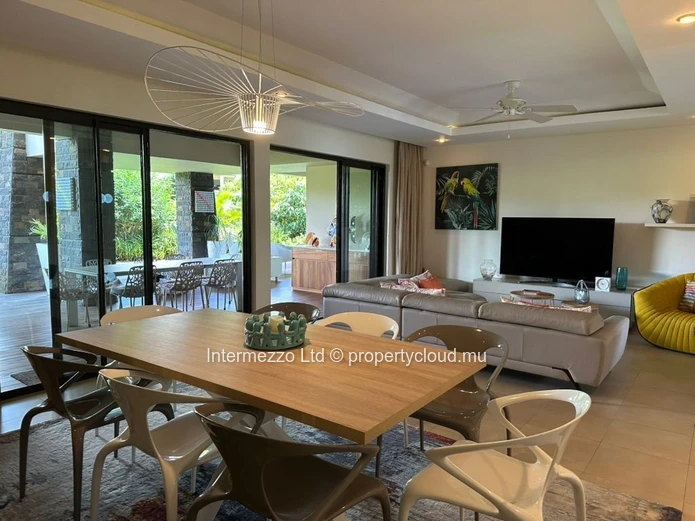 Appartement IRS Anahita à vendre – 2 chambres, jardin privatif 450 m² sur le golf –  Île Maurice