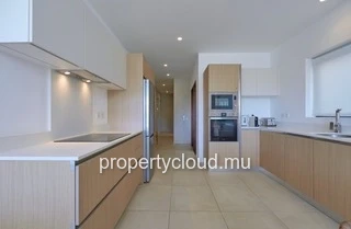 A vendre appartement de 3 chambres Accessible aux étrangers à Pointe Aux Canonniers.