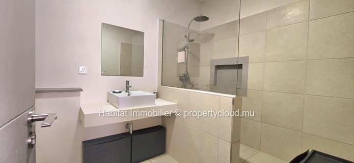 To rent: This charming contemporary furnished and equipped apartment of 108 m² in Moka