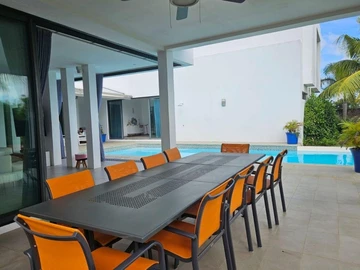 5 Bedroom Villa