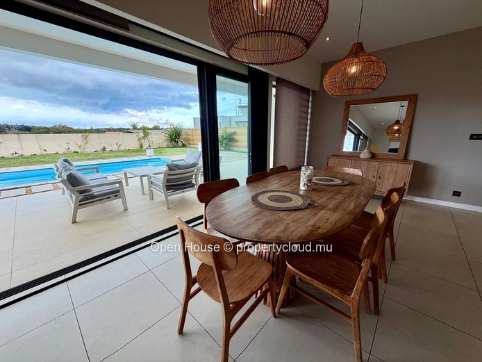 Furnished 320m² Villa for Rent in Charmoze