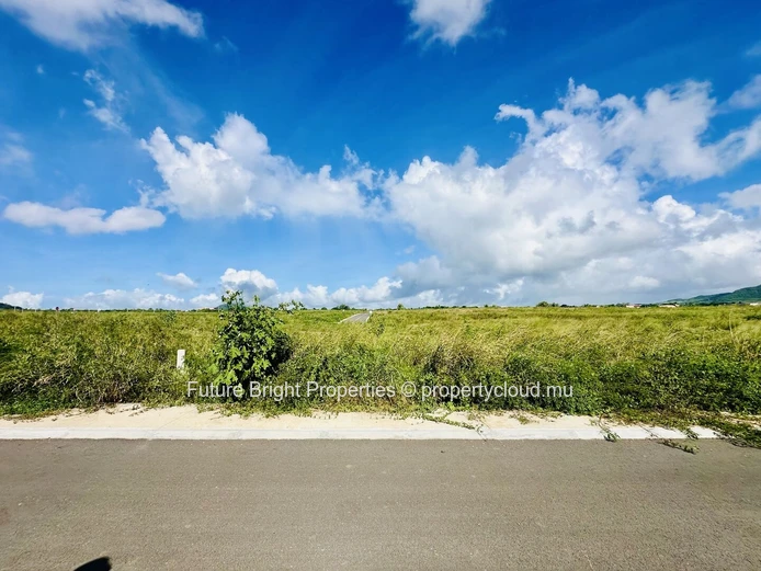 Terrain Résidentiel À Vendre À Pierrefonds, Palma – Belle Vue Sur La Montagne