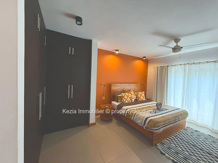 Furnished Triplex A Stone's Throw From The Lagoon