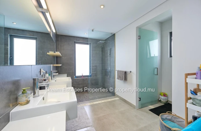 Exceptional Villa in Mont Choisy Smart City - Luxury, Serenity, and Comfort