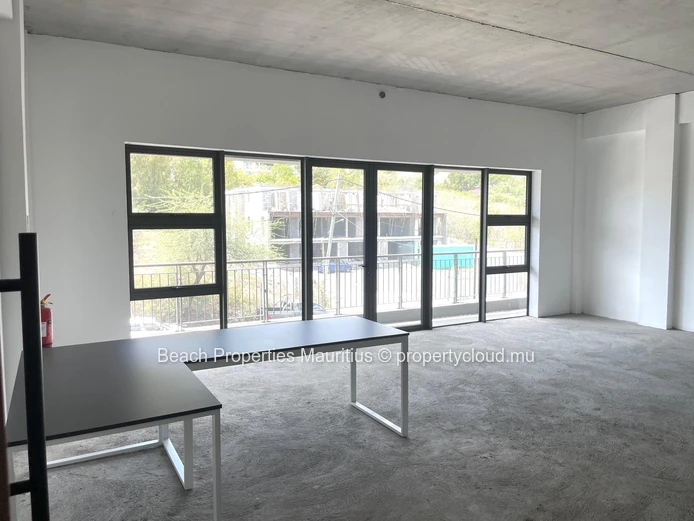 59m² Commercial Unit with Balcony & Parking