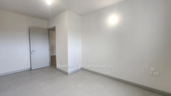 Appartement moderne d'une chambre à coucher à l'Avenir avec vue sur la montagne, balcon, climatisation et parking séc...