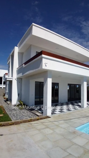 Maison moderne près de la plage 