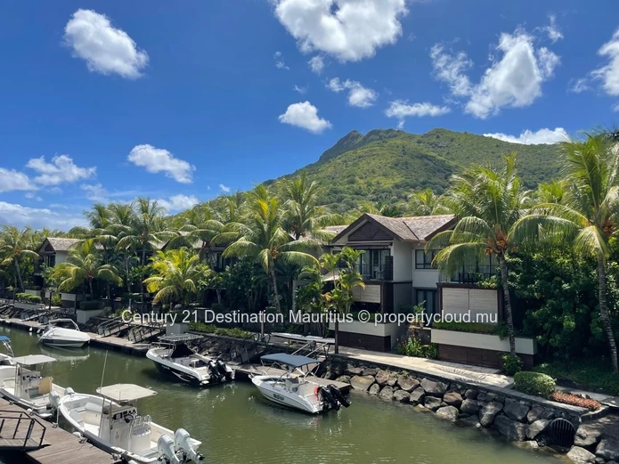 Appartement d’exception en marina avec vue imprenable sur les montagnes
