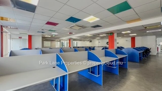 Espace de bureau au 5e Étage à Ebene : Flexible et pratique