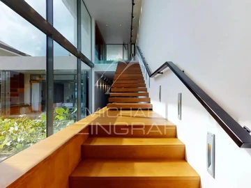5 Bedroom Villa