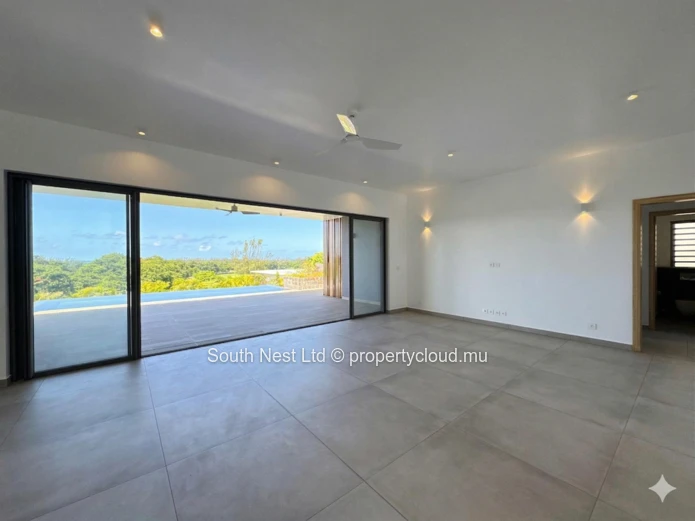 Luxury villa with access to a 5-star lifestyle in Valriche