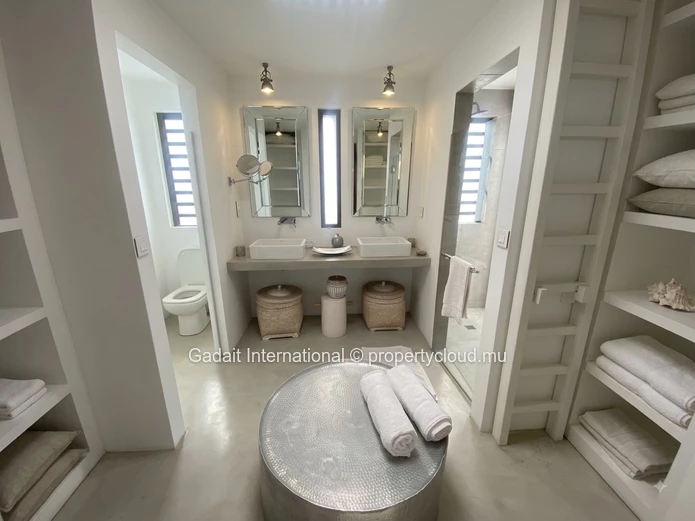 Long-Term Rental in Cap Malheureux – 4-Bedroom Villa with Pool Just Steps from the Sea