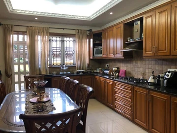 7 Bedroom House