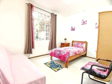 6 Bedroom House