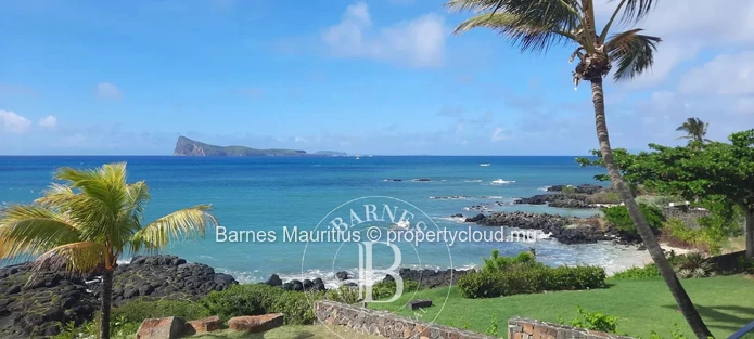 CAP MALHEUREUX - Beach front penthouse - 2 bedrooms