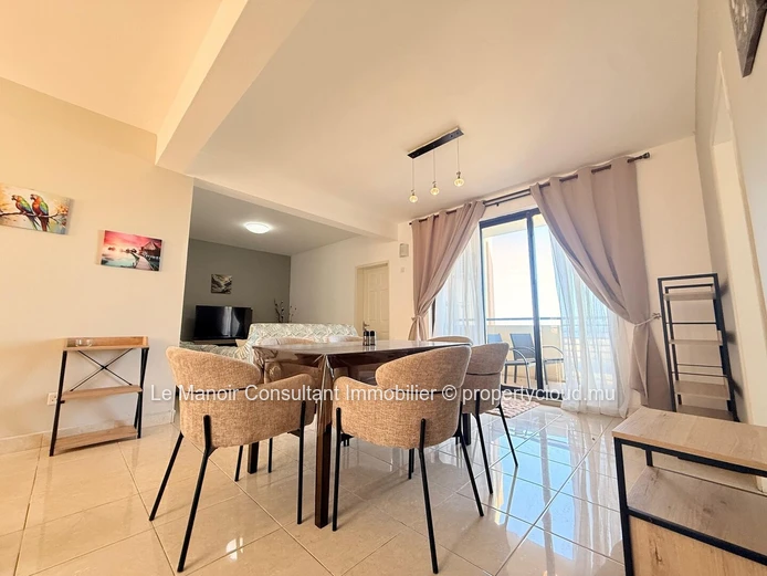 3-Bedroom Apartment - Sea view - Close to bus stop, shops and beaches