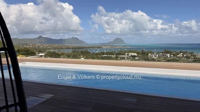 An Exceptional Villa Above the Ocean