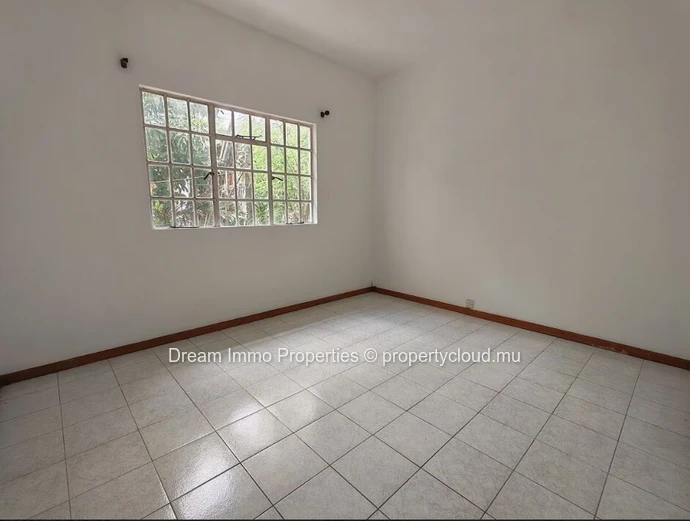 Price Drop ! Beautiful Spacious 7-Bedroom Villa In Beau Bassin – Mauritius