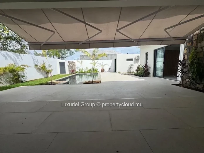Élégante Villa Moderne avec Piscine à Louer – Grand Baie