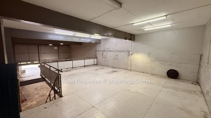 Bâtiment industriel de 1 600 m² à louer à Phoenix – Rs 450 000/mois