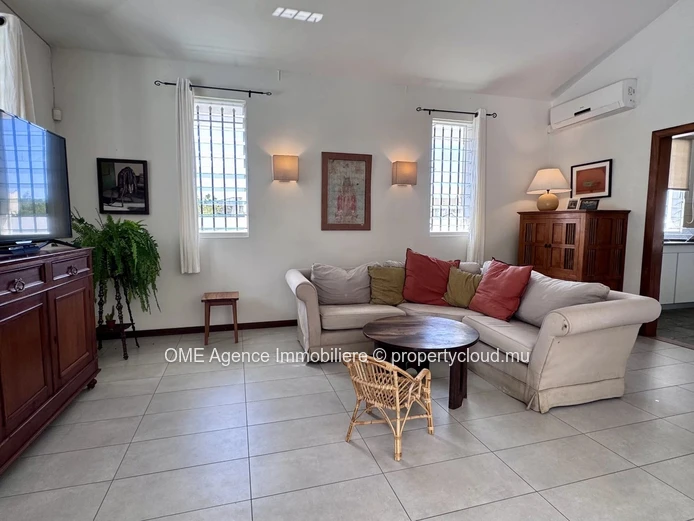 Authentique maison mauricienne sur un vaste terrain tropical avec piscine